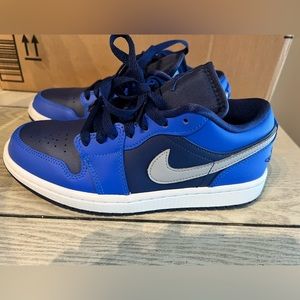 Jordan Air 1 Nikes. Like New Worn once.